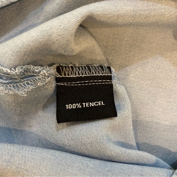 T&W Deisgns large sleeveless button up top 100% tencel - Picture 3 of 7